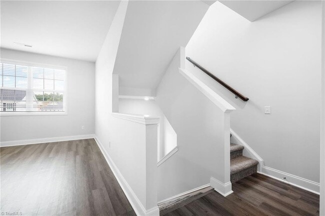 Building Photo - 1729 University Dr