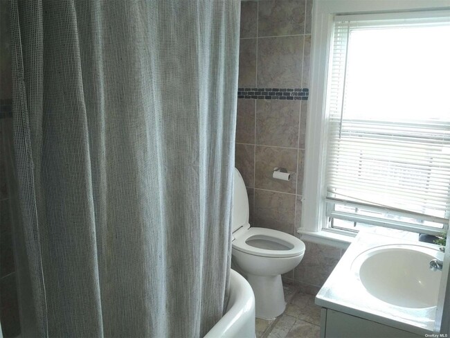 Building Photo - 164-03 119th Ave