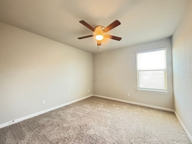 Building Photo - Luxury Living in the Heart of Cibolo!