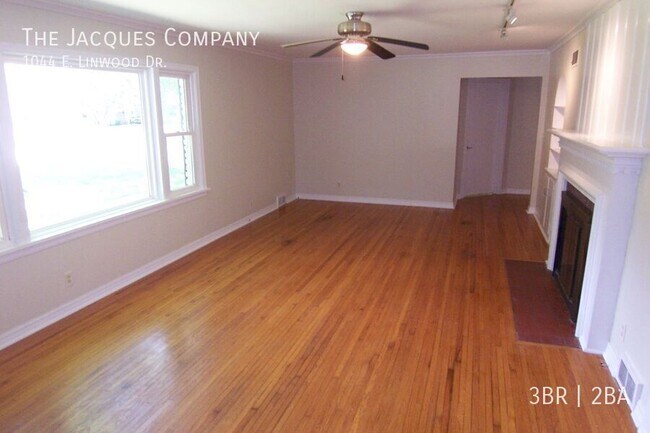 Building Photo - 1044 E Linwood Dr