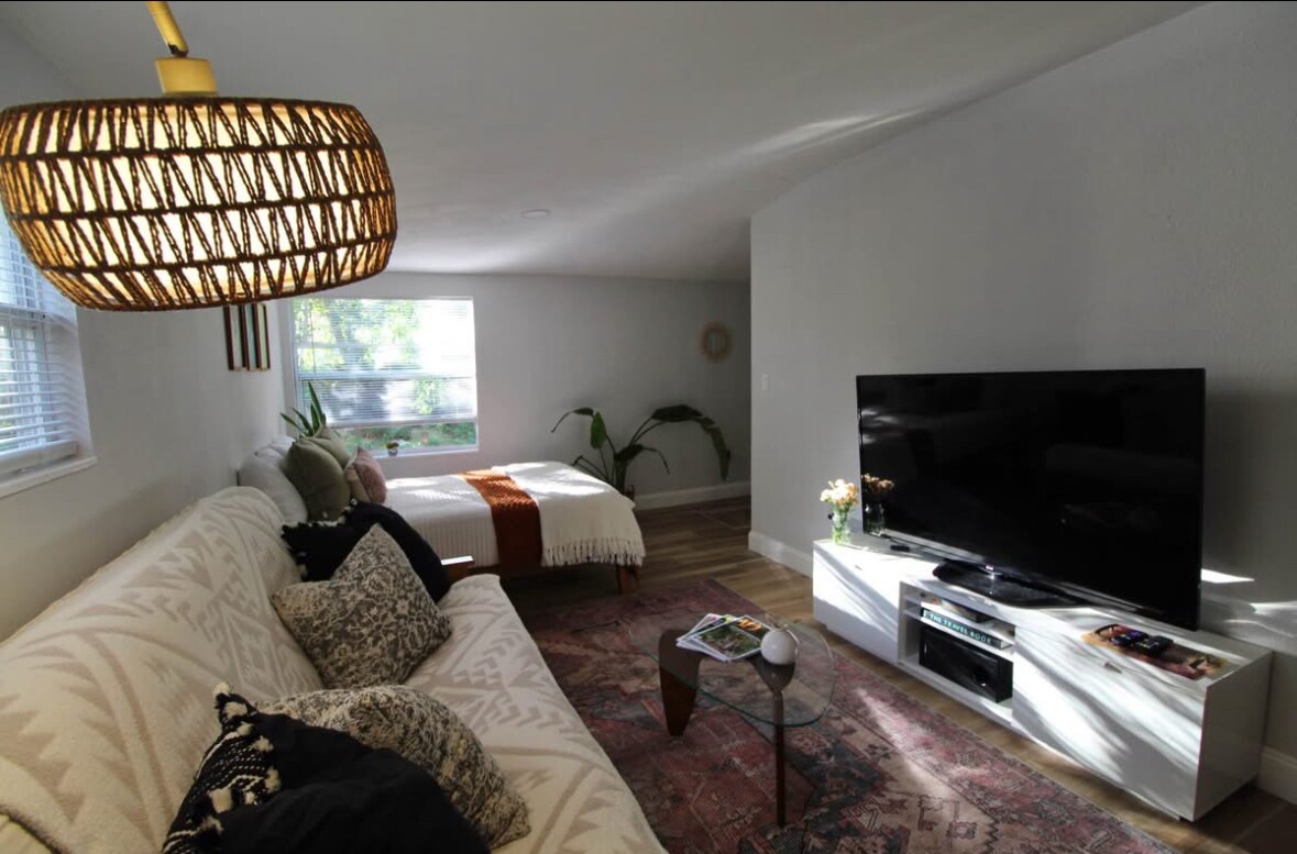 Building Photo - 2241 27th St S