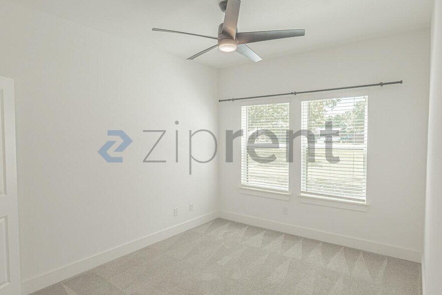 Building Photo - 9705 Lancelot Cir