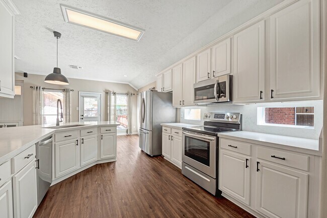 Building Photo - 135 W Russet Grove Cir