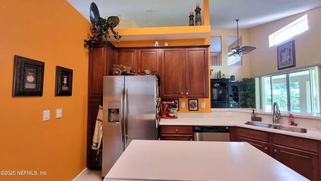 Building Photo - 8247 Hedgewood Dr