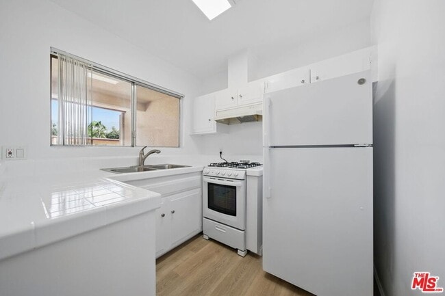 Building Photo - 1293 Garfield Ave