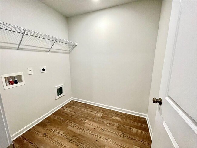 Building Photo - 667 Summerwood Ln