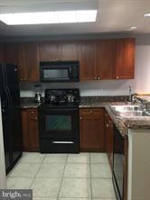 Kitchen - 777 7th St NW