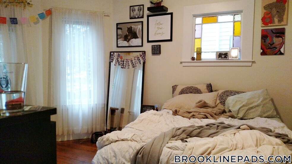 Building Photo - 127 Brook St