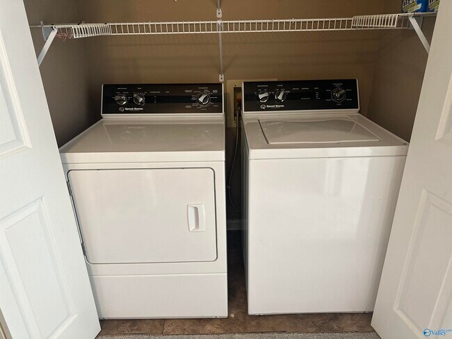 Building Photo - 1536 Four Mile Post Rd SE