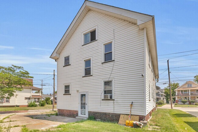 Building Photo - 4270 Valley Rd