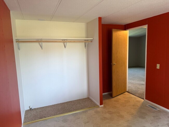 Building Photo - 3-bedroom 2 bath house in Springfield!