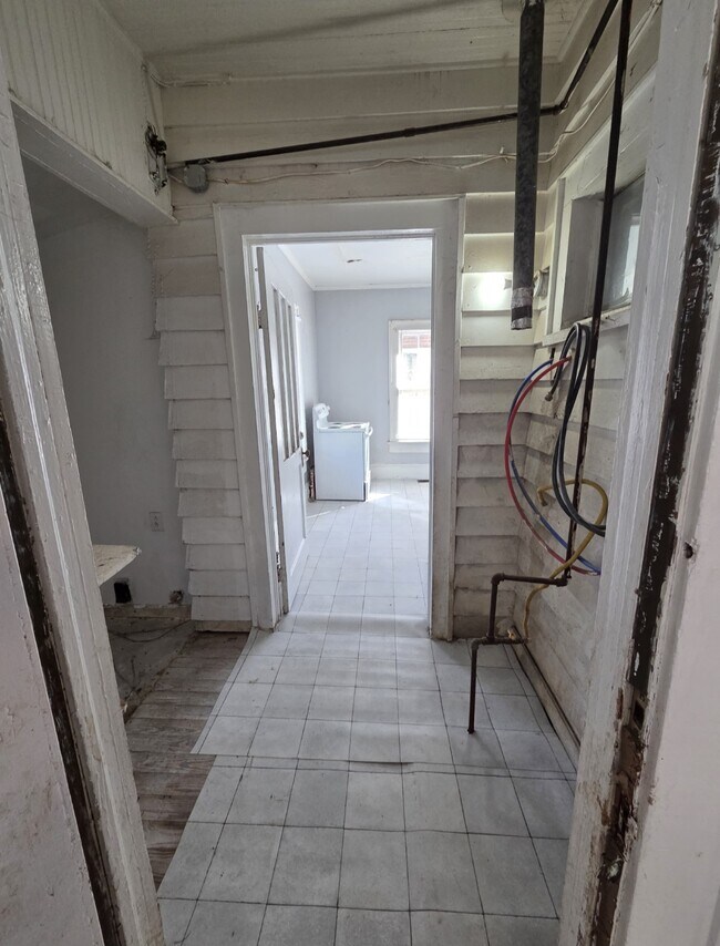 Building Photo - 1182 Brentwood Ave