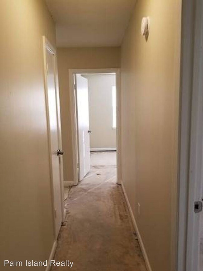 Building Photo - 3 br, 1.5 bath House - 8541 Pond Ave