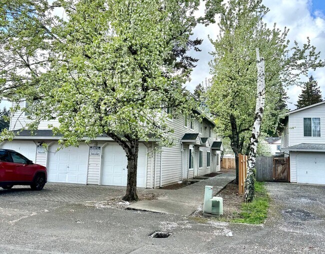 Building Photo - 423 SE 143rd Ave