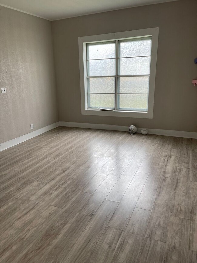 Building Photo - 3/2 Remodeled Home in Lampasas
