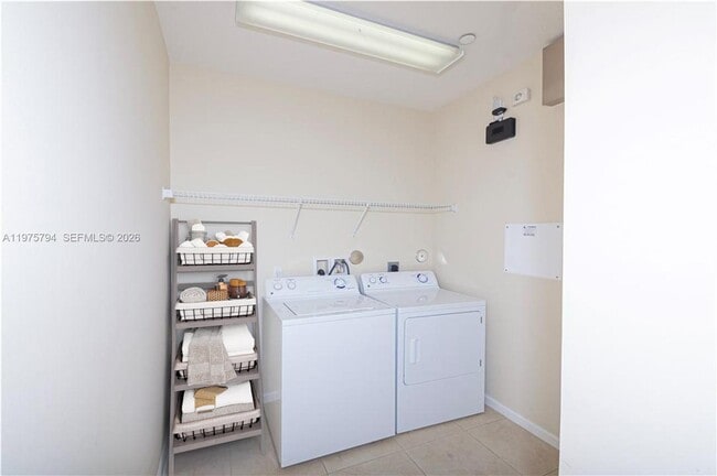 Building Photo - 8140 Cascada Isles Dr