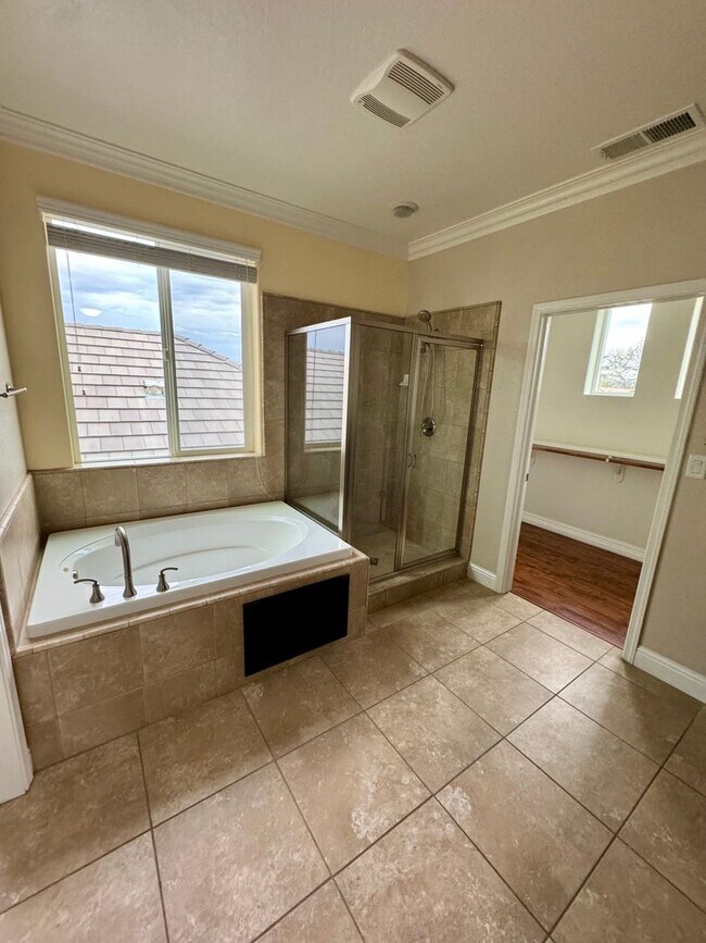 Building Photo - Beautiful 3 Bed 2.5 Bath in Copper River