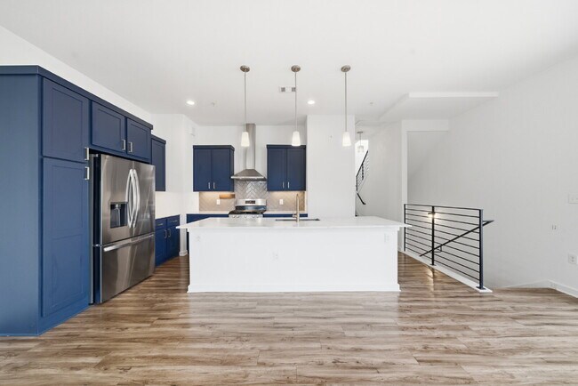 Building Photo - Spacious 3-Bed, 3-Bath Condo with Scenic Views in Vibrant Austin!