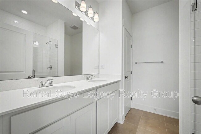 Building Photo - 5423 Bramhall Rd