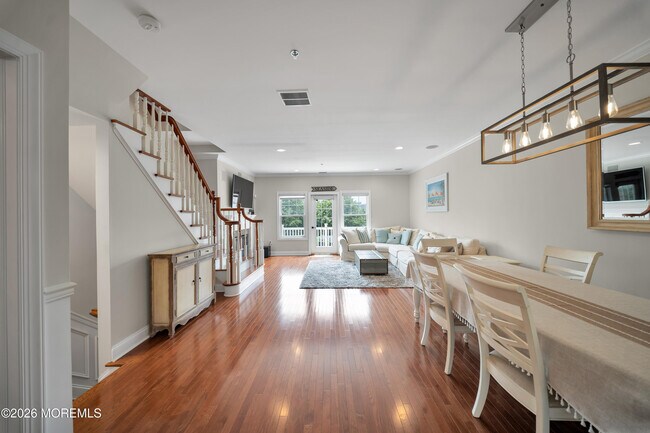Building Photo - 302 Villa Dr