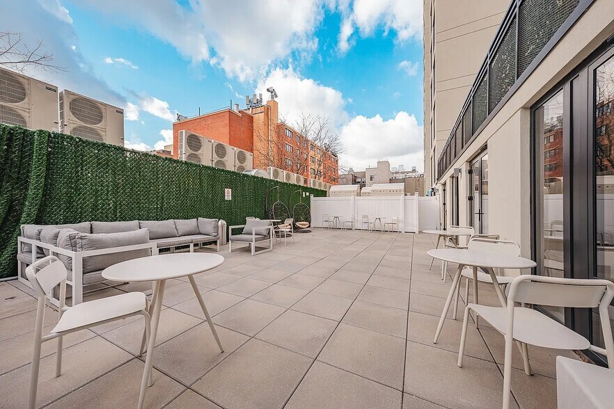 Building Photo - 60 W 125th St