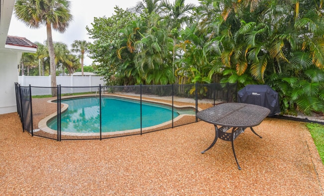 Building Photo - 700 SW 4th St