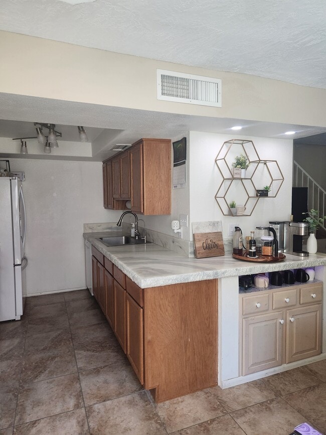 Building Photo - 1224 N 84th Pl