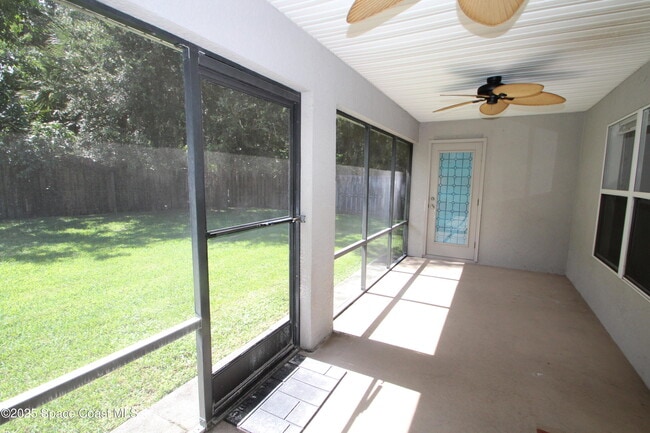 Building Photo - 2295 Botanica Cir
