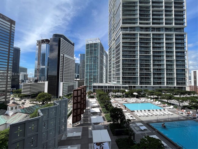 Building Photo - 495 Brickell Ave