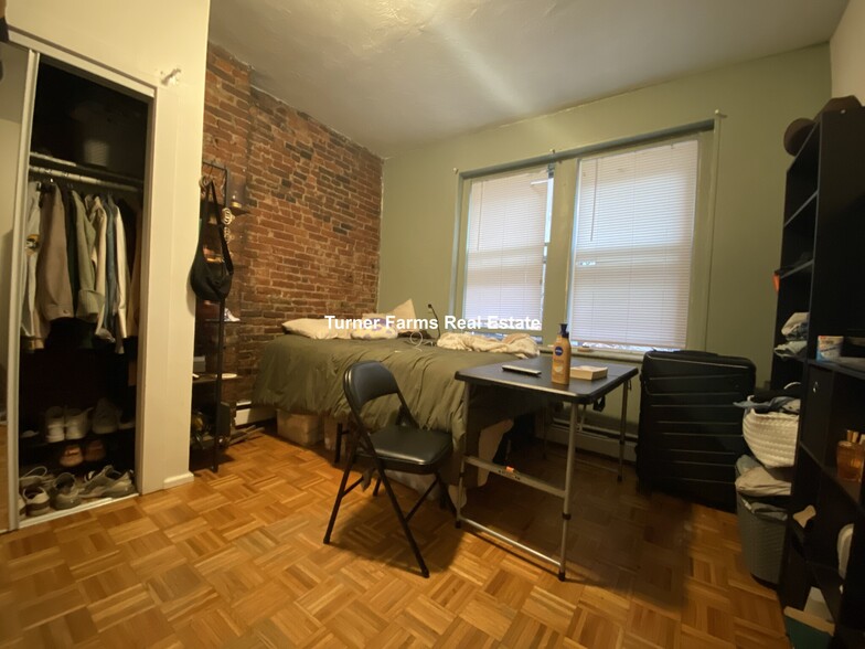 Building Photo - 39 Anderson St