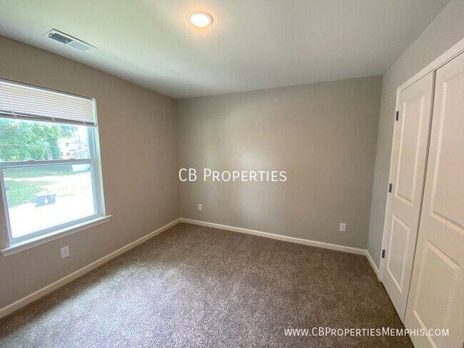 Building Photo - 729 N Dunlap St