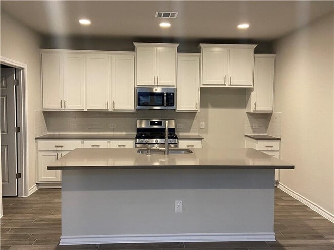 Building Photo - 790 Eves Necklace Dr.