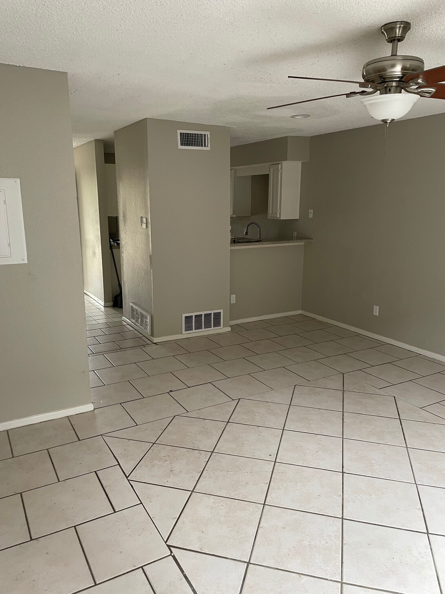 Building Photo - 8110 Foxfire Ln
