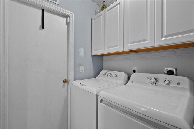 Building Photo - 1960 SE Bowie St