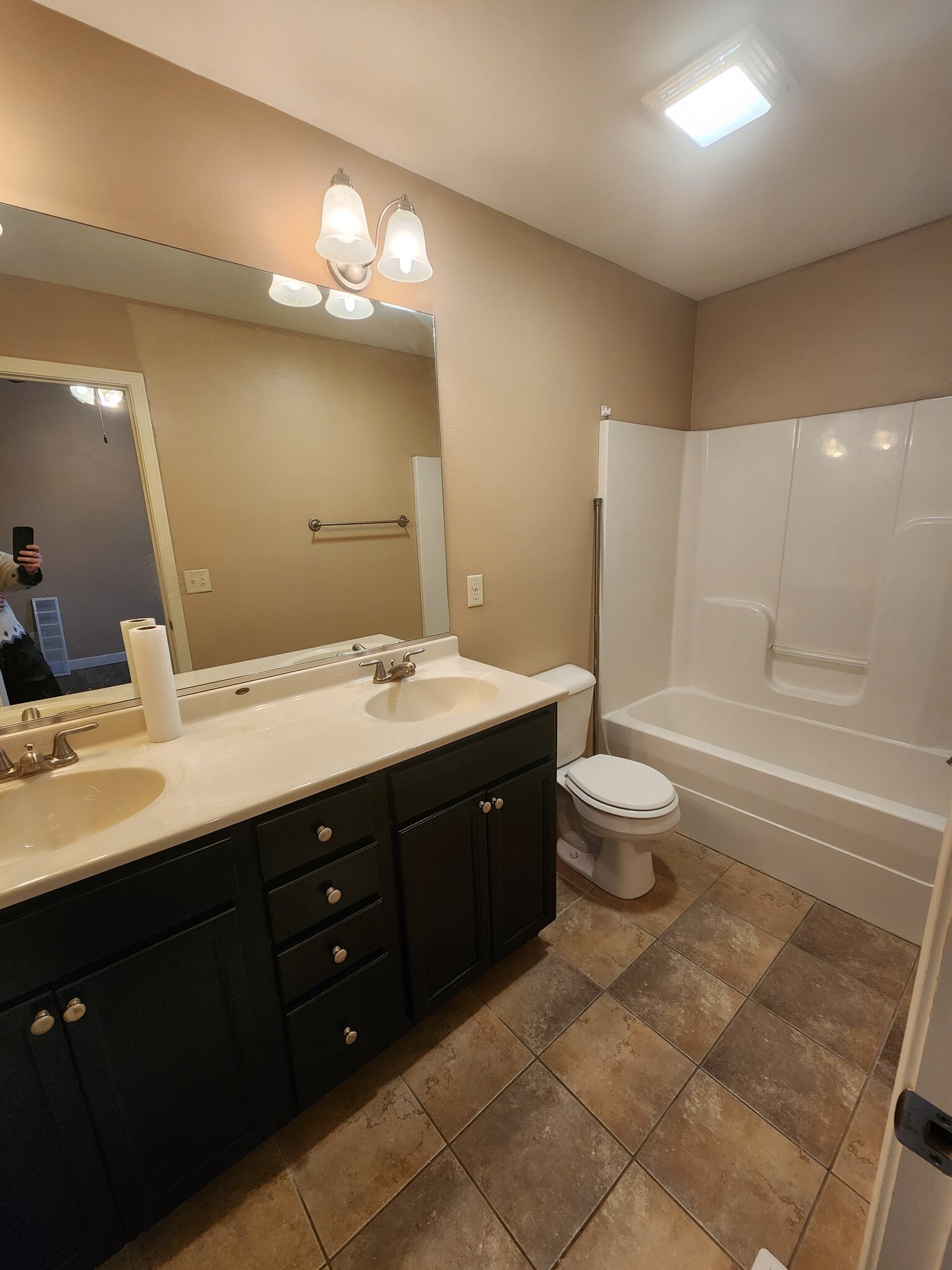 Master bathroom - 1948 Glenbridge Rd