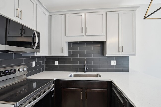 Building Photo - 908 Anderson Ln