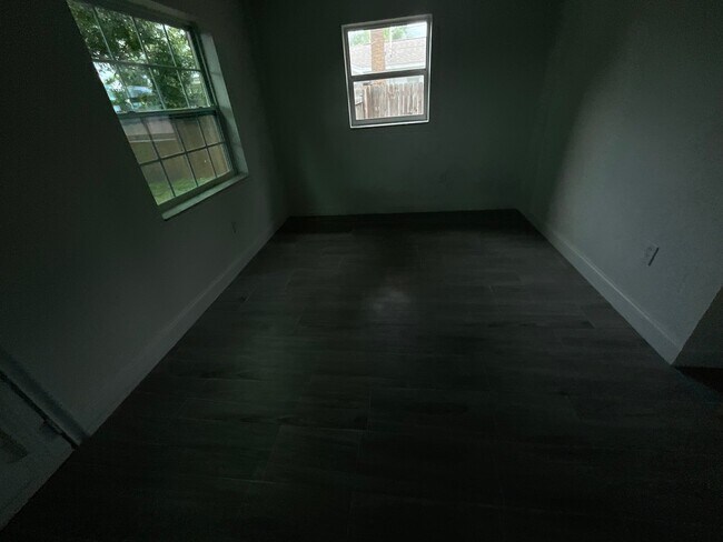 Building Photo - 728 88th Ave N