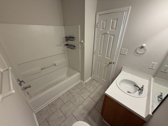 Building Photo - Spacious 3 bed 3 bath home in Union City