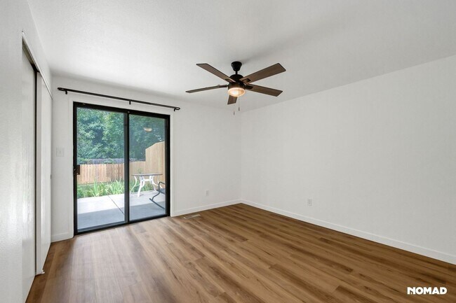 Building Photo - Newly Renovated 4BR Duplex in SW Loveland