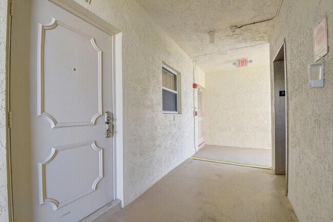 Building Photo - 650 Snug Harbor Dr