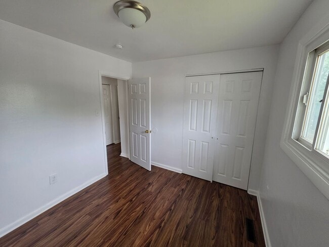 Building Photo - 66 Thorn Ln