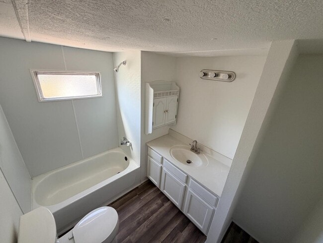 Building Photo - 2545 Park Dr