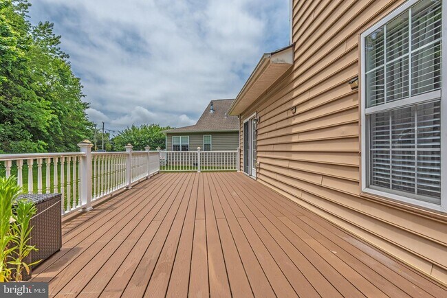 Building Photo - 18959 Gold Finch Cove