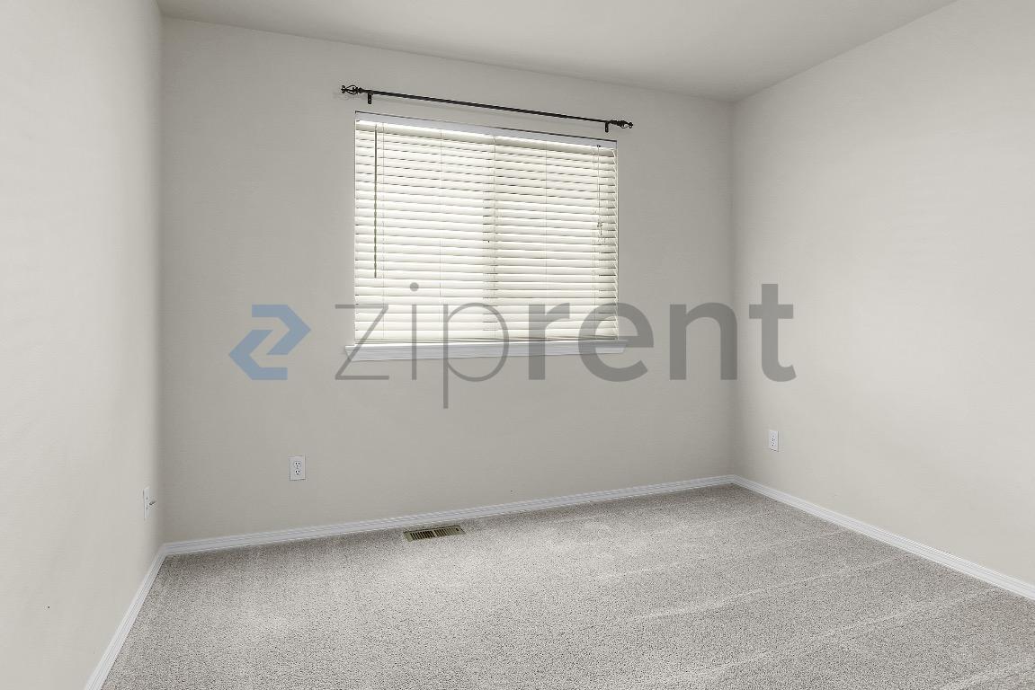 Building Photo - Unit