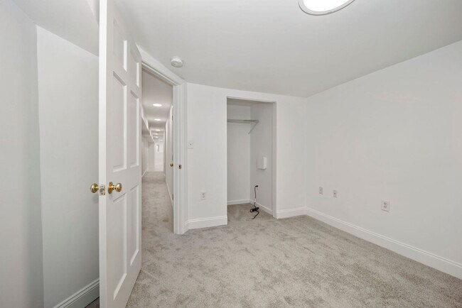 Building Photo - Sunlit & Fully Updated 2BR/1BA Condo in the Heart of U Street Corridor