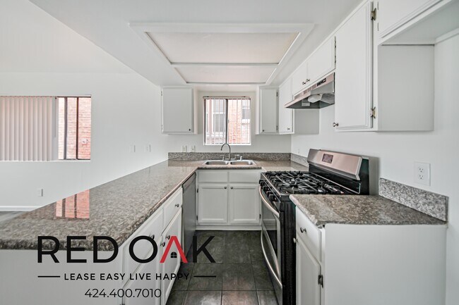 Building Photo - 724 S Berendo St
