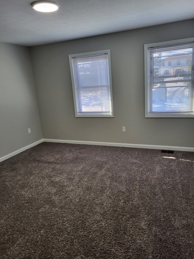 Building Photo - 225 Churchill Dr