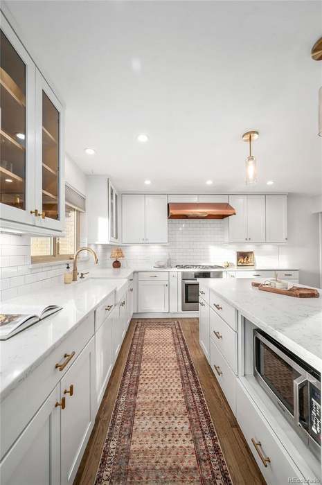 Building Photo - 3090 S Franklin St