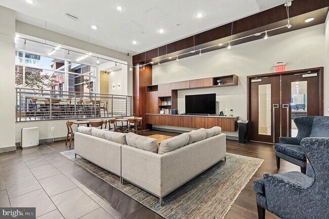 Building Photo - 1025 1st St SE