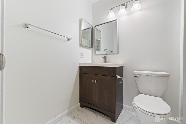 Building Photo - 195 Darwin Ln